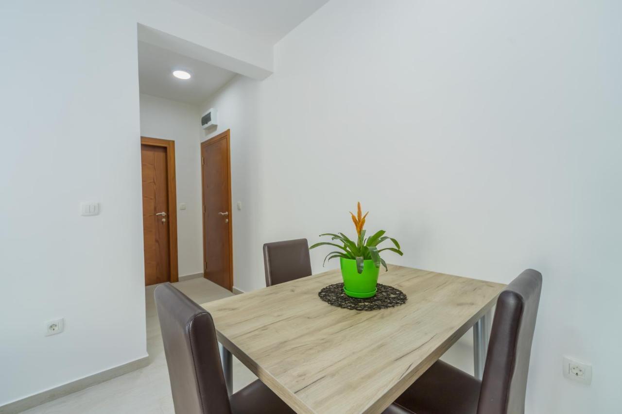 Grejm Lux Family Apartments Petrovac Kültér fotó