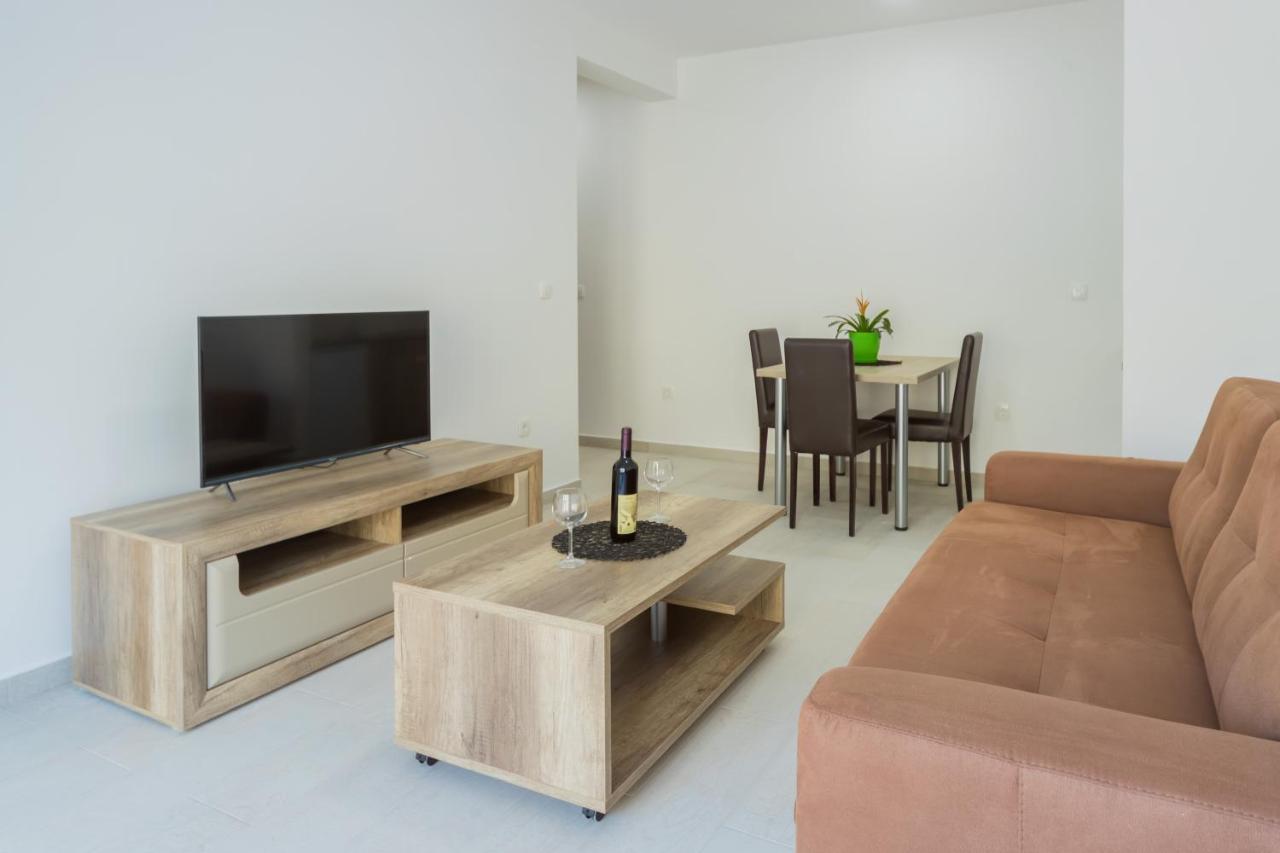 Grejm Lux Family Apartments Petrovac Kültér fotó
